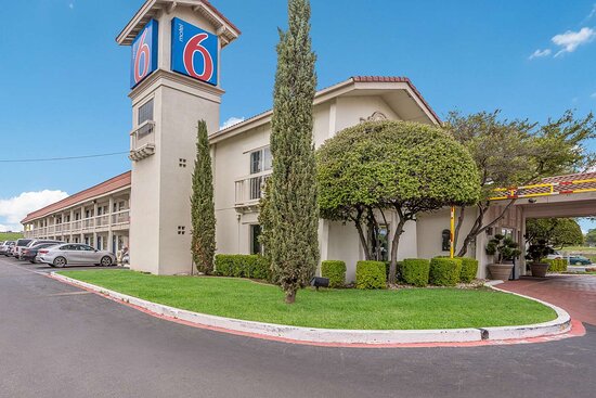 Motel 6 Dallas - Market Center
