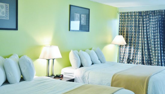 Travelodge by Wyndham Lincoln Northeast