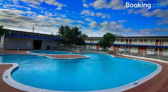 La Hacienda Motor Hotel