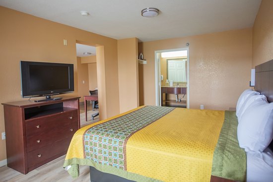 The Crossroads Hotel & Suites