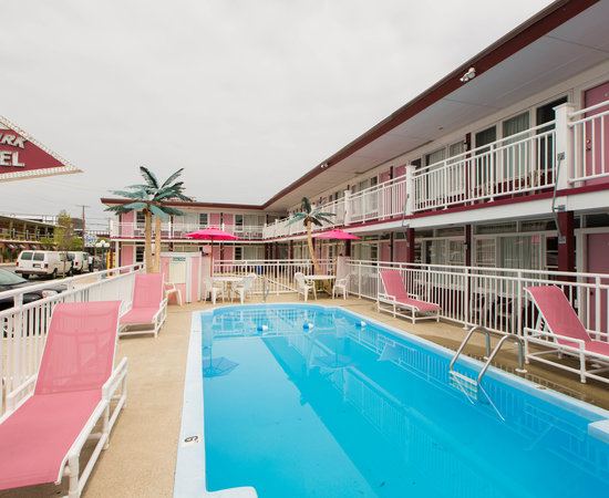 Skylark Resort Motel