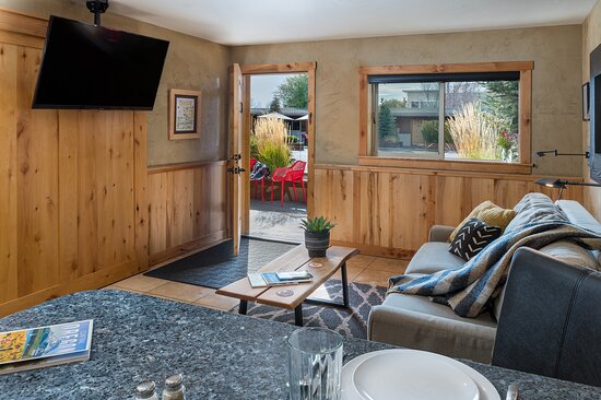 Wall Street Suites