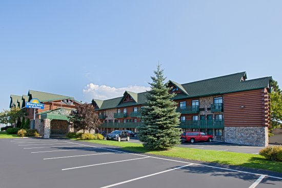 Days Inn by Wyndham Mackinaw City - Bridgeview Area