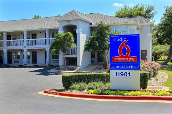 Studio 6 Austin Northwest