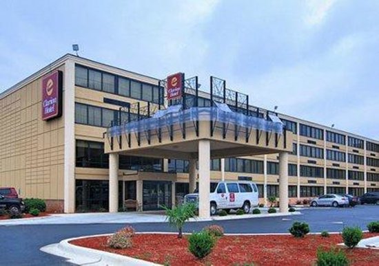 Clarion Hotel Airport & Conference Center