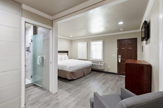 Le Blanc Inn & Suites