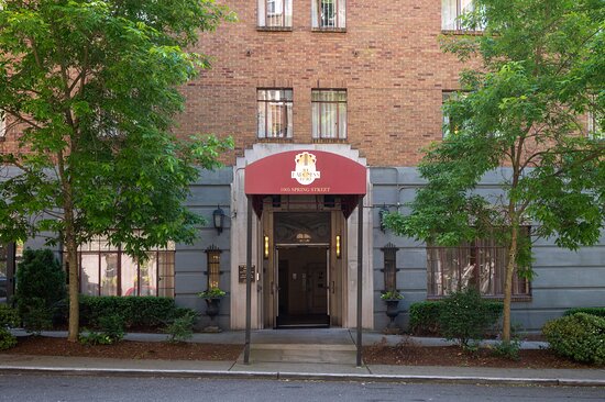 Baroness Hotel