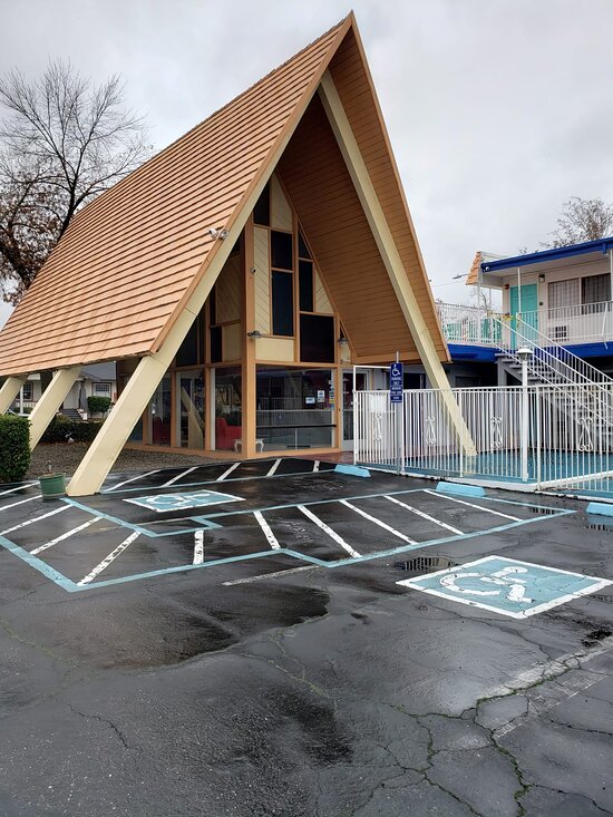 Shasta Lodge