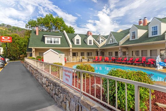 Econo Lodge Inn & Suites At The Convention Center