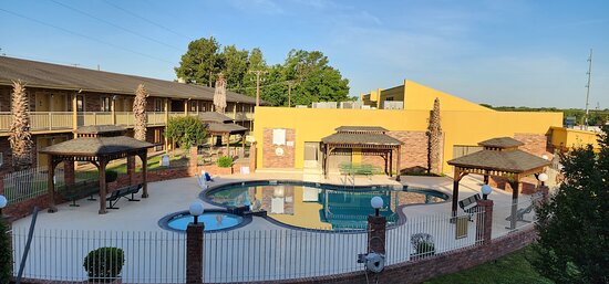 Super 8 by Wyndham Tyler TX