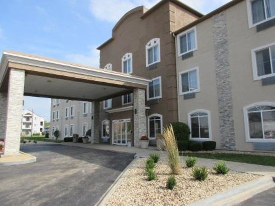 Comfort Inn DeKalb - Adjacent The University