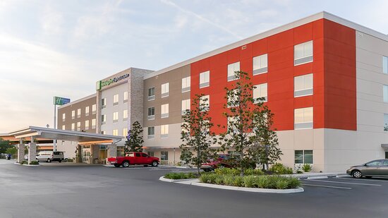 Holiday Inn Express & Suites Tampa East - Ybor City By IHG