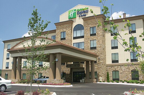Holiday Inn Express & Suites Cleveland Northwest By IHG