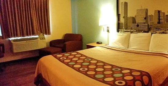 Super 8 by Wyndham Baltimore/Essex Area