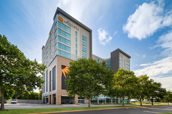 La Quinta Inn & Suites by Wyndham Nashville Downtown Stadium