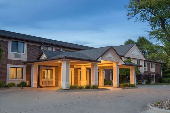 Super 8 by Wyndham Clive / W Des Moines