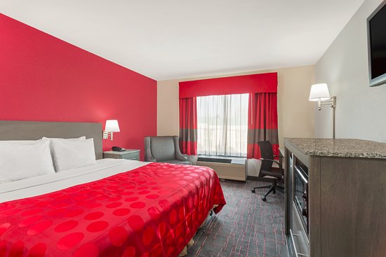 Clarion Pointe - Greensboro Coliseum Area