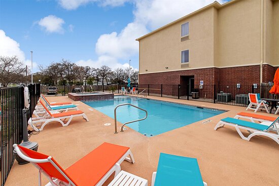Comfort Inn & Suites And Suites Fredericksburg