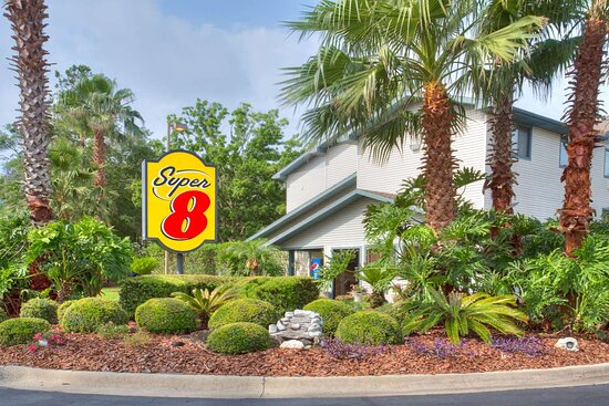 Super 8 by Wyndham Gainesville I-75 Hospital/University Area