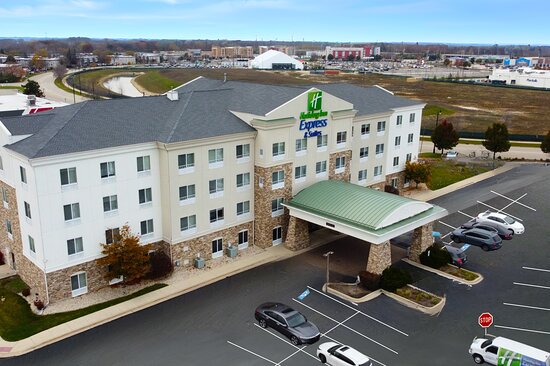 Holiday Inn Express & Suites Chicago North-waukegan-gurnee By IHG