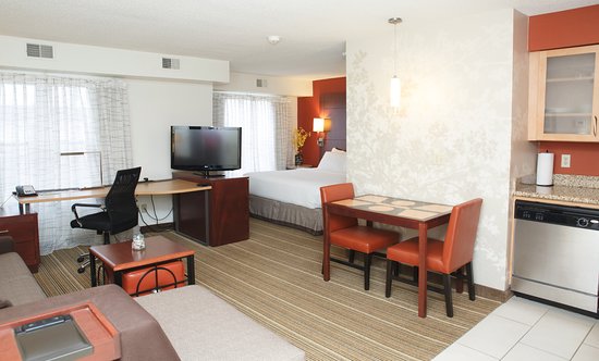 MainStay Suites Appleton Airport - Fox River Mall Area
