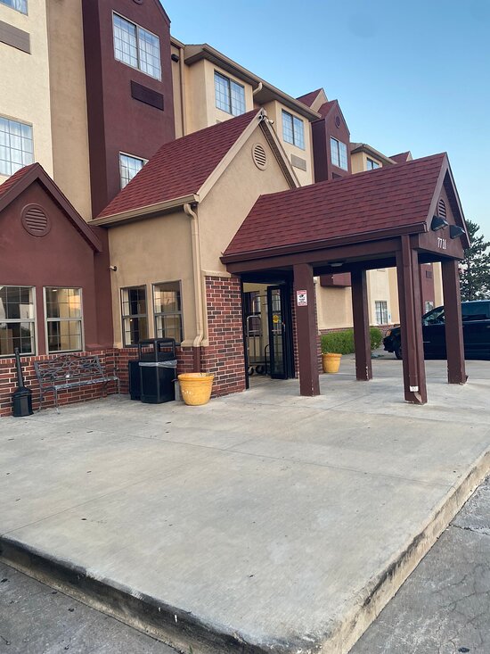 Days Inn by Wyndham Near Kansas Speedway