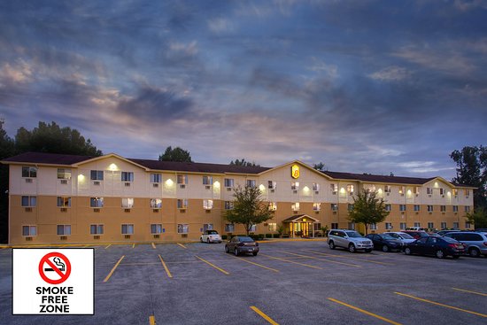 Super 8 by Wyndham Cromwell / Middletown