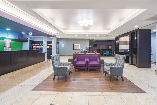 La Quinta Inn & Suites By Wyndham Tulsa Airpt / Expo Square