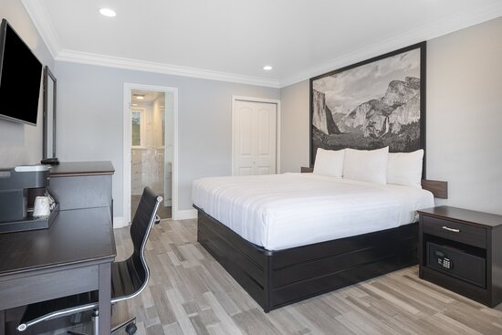 Aura Inn Monterey