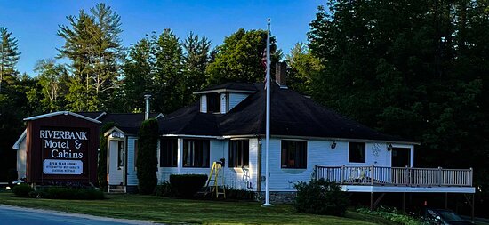 Riverbank Motel & Cabins