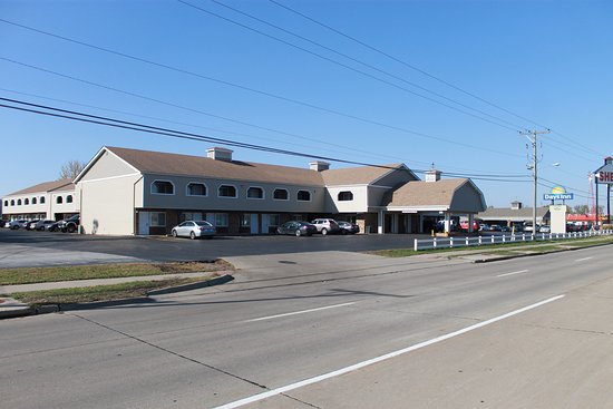 Days Inn by Wyndham Davenport IA