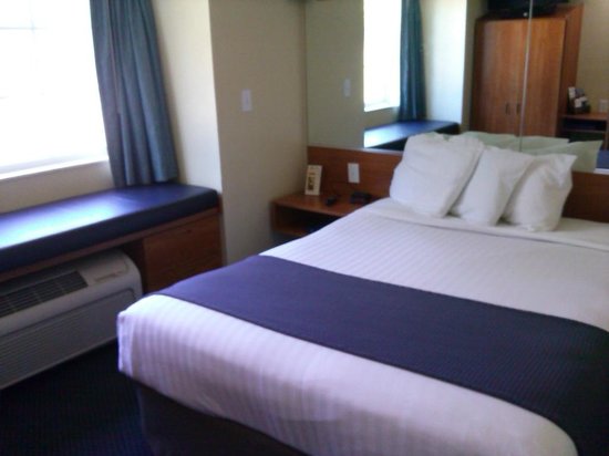 Microtel Inn & Suites by Wyndham Huntsville