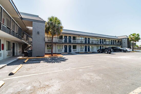 Motel 6 Tampa, FL