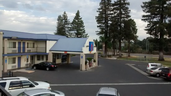 Super 8 by Wyndham Visalia