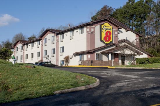 Super 8 by Wyndham Roanoke VA