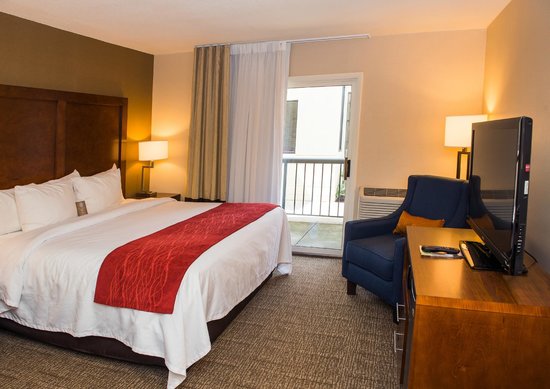 Comfort Inn & Suites Erie - Splash Lagoon Indoor Waterpark