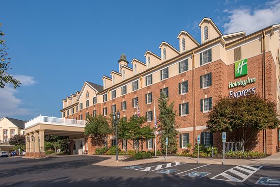 Holiday Inn Express State College @Williamsburg Square by IHG