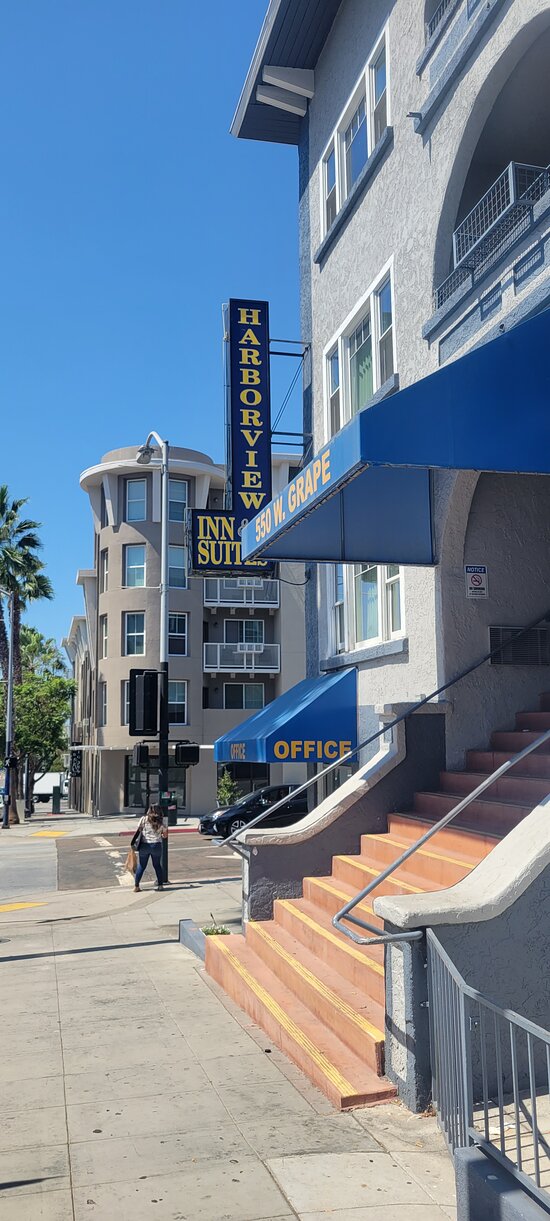 Harborview Inn & Suites