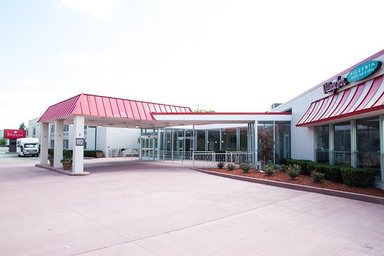 Ramada Plaza by Wyndham Chicago North Shore