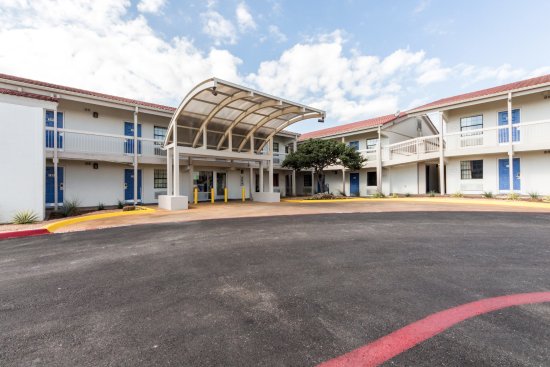 Motel 6 Dallas - Farmers Branch