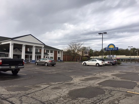 Days Inn by Wyndham Columbus IN