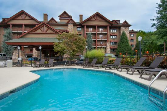 Bearskin Lodge on the River Hotel