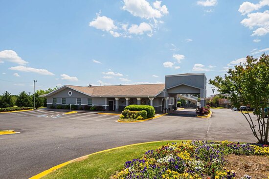 Quality Inn & Suites Haywood Mall Area