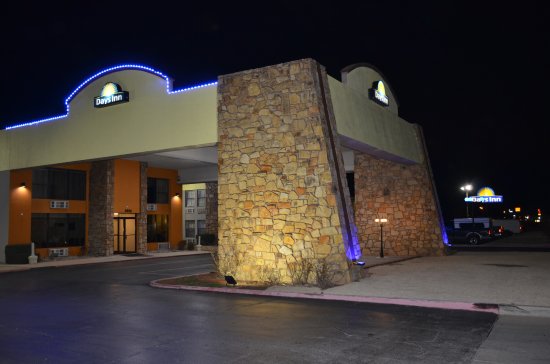 Days Inn by Wyndham Southern Hills/Oru
