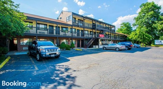 Colonial Inn and Suites