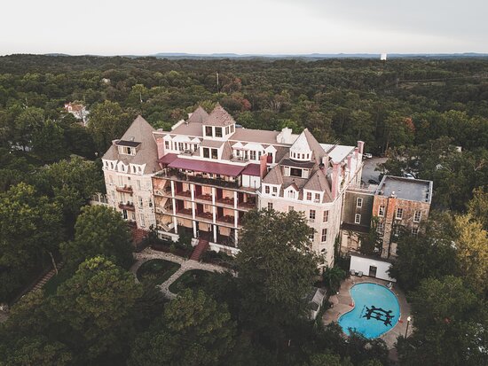 1886 Crescent Hotel and Spa