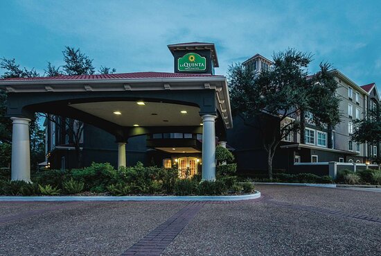La Quinta Inn & Suites by Wyndham Houston Bush IAH South