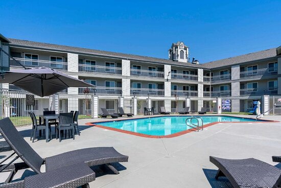 Antioch Inn & Suites