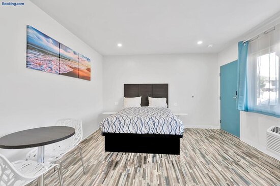 Trade Winds Motel