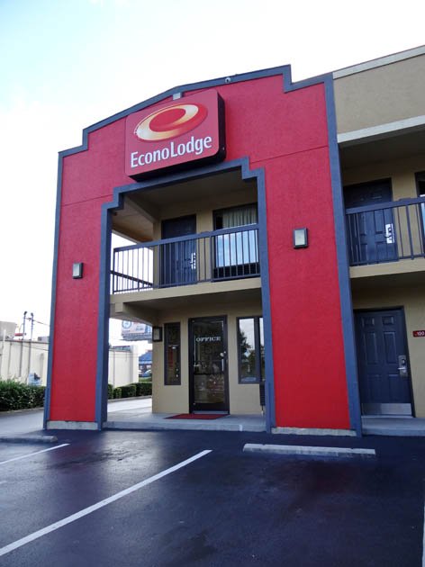 Econo Lodge North
